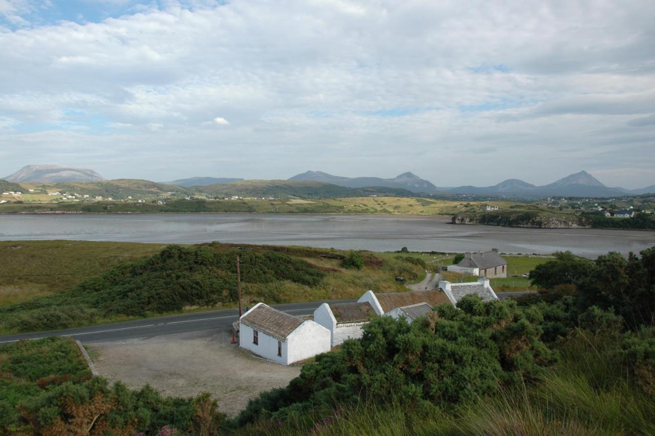 Hotel Óstán Loch Altan Cashel Hill Exterior foto
